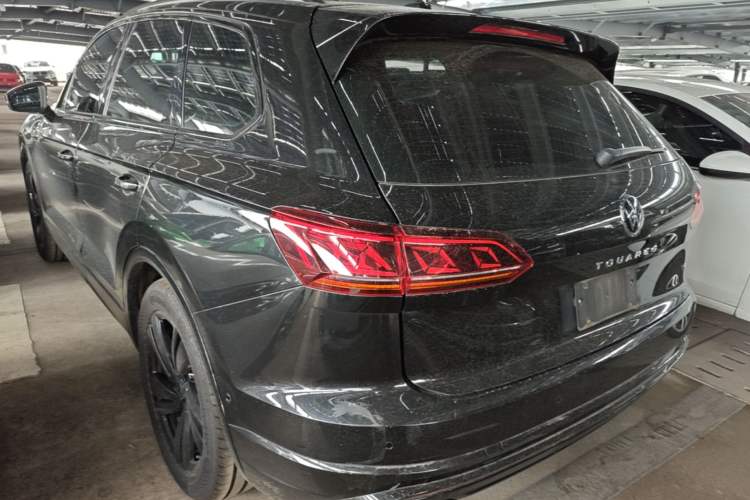 Used Volkswagen Touareg 2022 3.0 TSI Luxury Edition Black Diamond Sport Package Rear Left 45 Deg