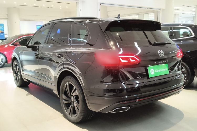 Used Volkswagen Touareg 2022 3.0 TSI Luxury Edition Black Diamond Sport Package Rear Left 45 Deg
