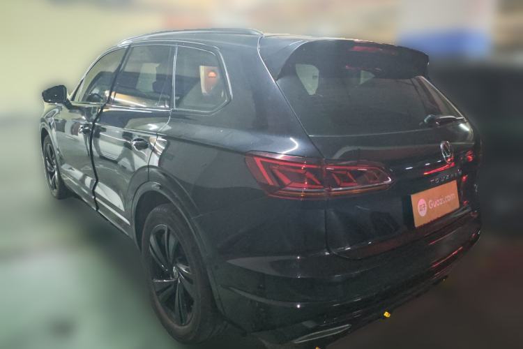 Used Volkswagen Touareg 2022 3.0 TSI Luxury Edition Black Diamond Sport Package Rear Left 45 Deg