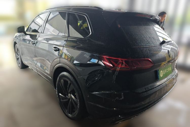 Used Volkswagen Touareg 2022 3.0 TSI Luxury Edition Black Diamond Sport Package Rear Left 45 Deg
