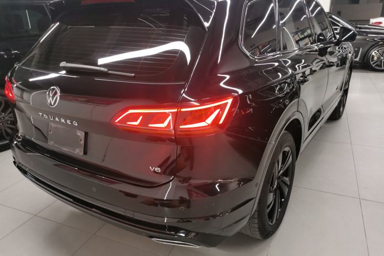Used Volkswagen Touareg 2022 3.0 TSI Luxury Edition Black Diamond Sport Package Rear Right 45 Deg