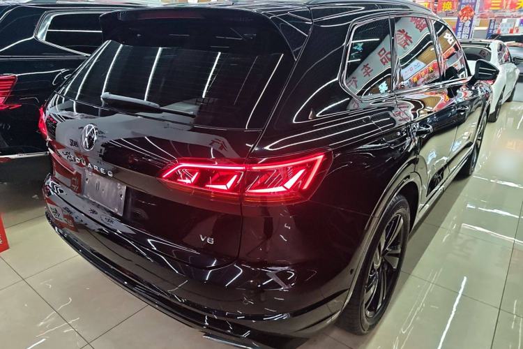 Used Volkswagen Touareg 2022 3.0 TSI Luxury Edition Black Diamond Sport Package Rear Right 45 Deg