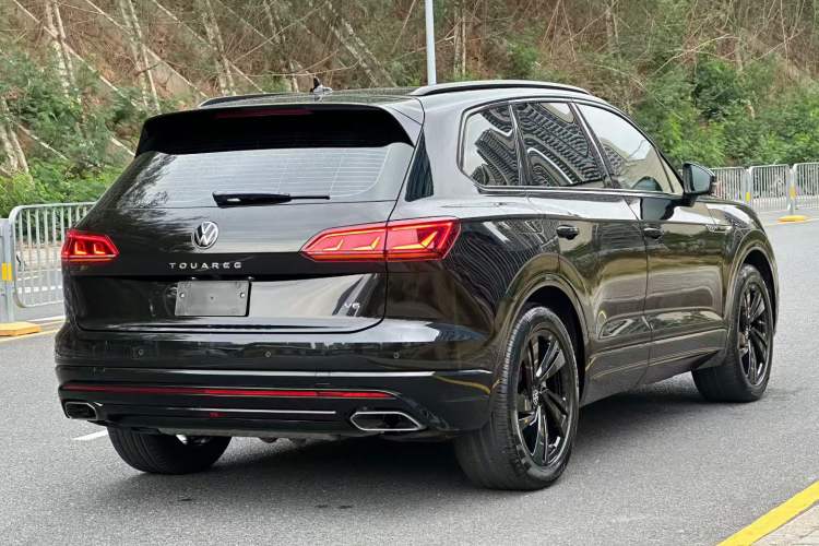 Used Volkswagen Touareg 2022 3.0 TSI Luxury Edition Black Diamond Sport Package Rear Right 45 Deg