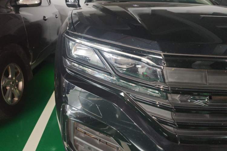 Used Volkswagen Touareg 2022 3.0 TSI Luxury Edition Black Diamond Sport Package Right Front Headlight