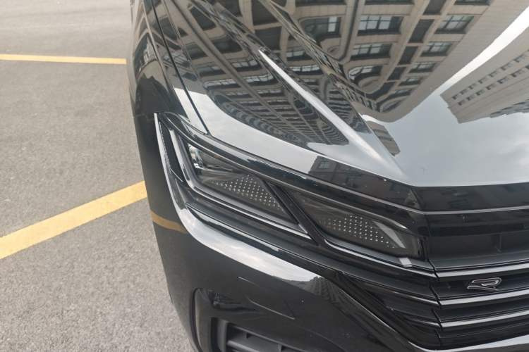 Used Volkswagen Touareg 2022 3.0 TSI Luxury Edition Black Diamond Sport Package Right Front Headlight