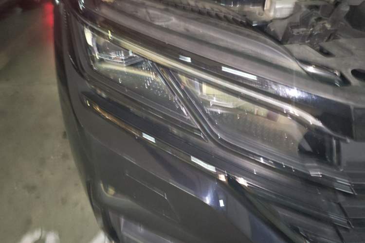 Used Volkswagen Touareg 2022 3.0 TSI Luxury Edition Black Diamond Sport Package Right Front Headlight