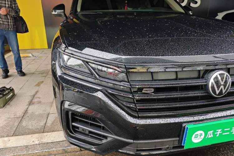 Used Volkswagen Touareg 2022 3.0 TSI Luxury Edition Black Diamond Sport Package Right Front Headlight