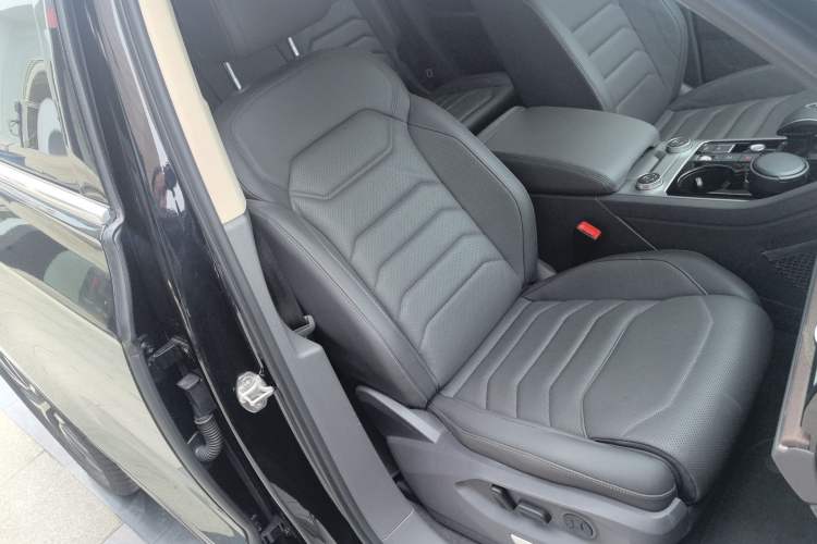 Used Volkswagen Touareg 2022 3.0 TSI Prestige Edition Classic Sport Package Right Front Seat