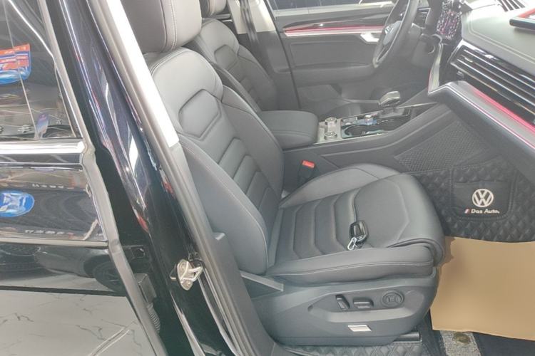 Used Volkswagen Touareg 2022 2.0 TSI RuiShang Edition Right Front Seat