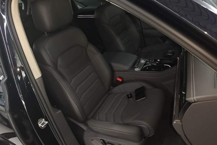 Used Volkswagen Touareg 2022 2.0 TSI RuiShang Edition Right Front Seat