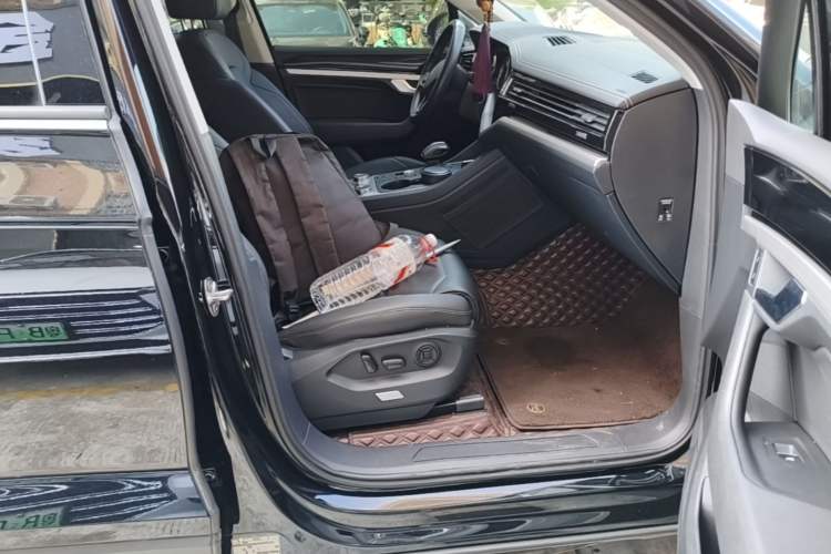 Used Volkswagen Touareg 2022 2.0 TSI Flagship Special Edition Right Front Seat