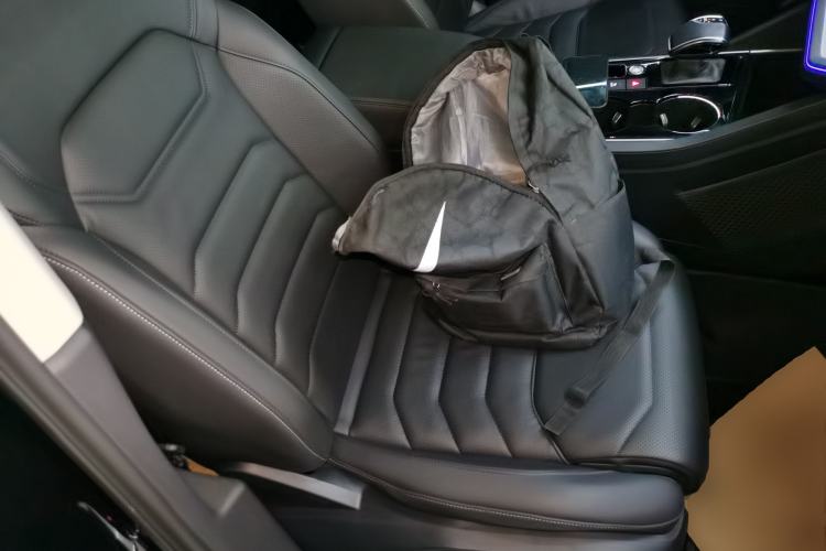 Used Volkswagen Touareg 2022 3.0 TSI Luxury Edition Black Diamond Sport Package Right Front Seat