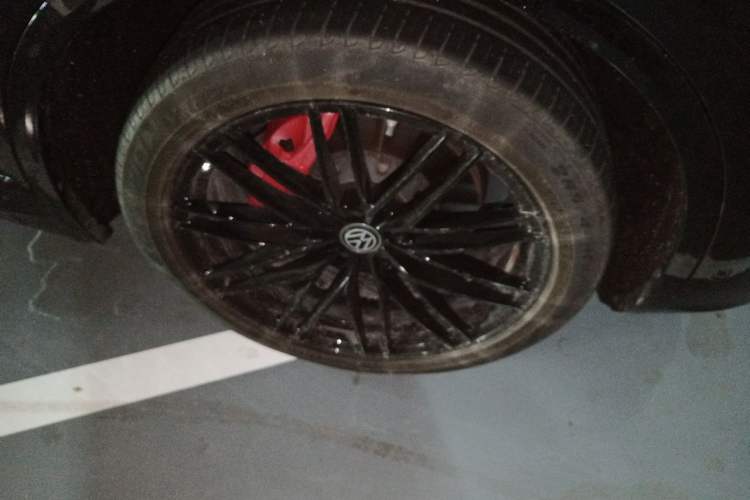 Used Volkswagen Touareg 2022 3.0 TSI Prestige Edition Classic Sport Package Right Front Wheel Hub