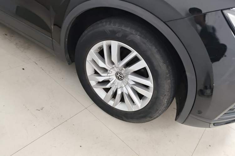 Used Volkswagen Touareg 2022 2.0 TSI Flagship Special Edition Right Front Wheel Hub
