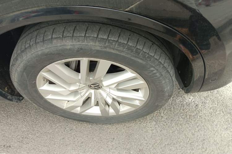 Used Volkswagen Touareg 2022 2.0 TSI RuiShang Edition Right Front Wheel Hub
