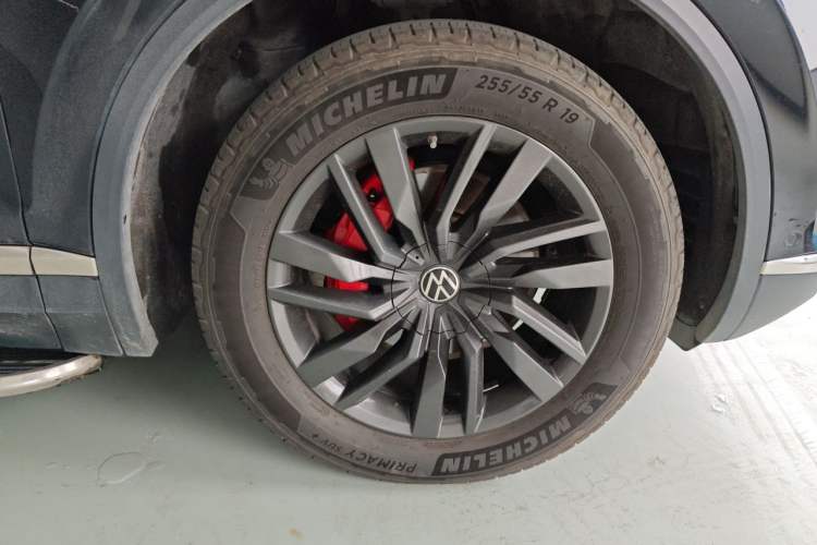 Used Volkswagen Touareg 2022 2.0 TSI Flagship Special Edition Right Front Wheel Hub