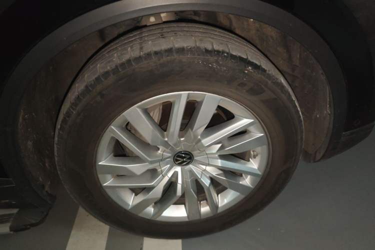 Used Volkswagen Touareg 2022 2.0 TSI Flagship Special Edition Right Front Wheel Hub