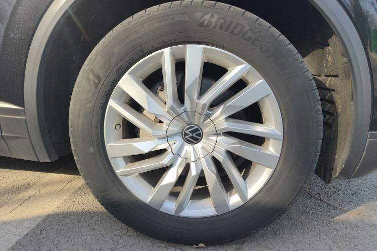 Used Volkswagen Touareg 2022 2.0 TSI Flagship Special Edition Right Front Wheel Hub