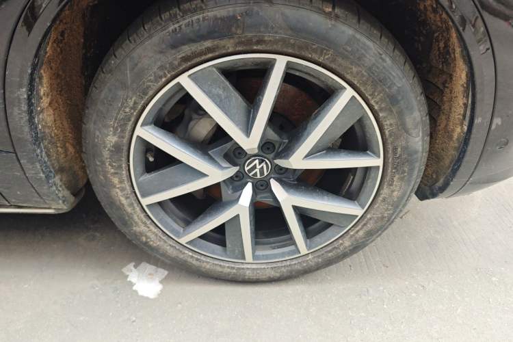 Used Volkswagen Touareg 2022 3.0 TSI Prestige Edition Classic Sport Package Right Front Wheel Hub