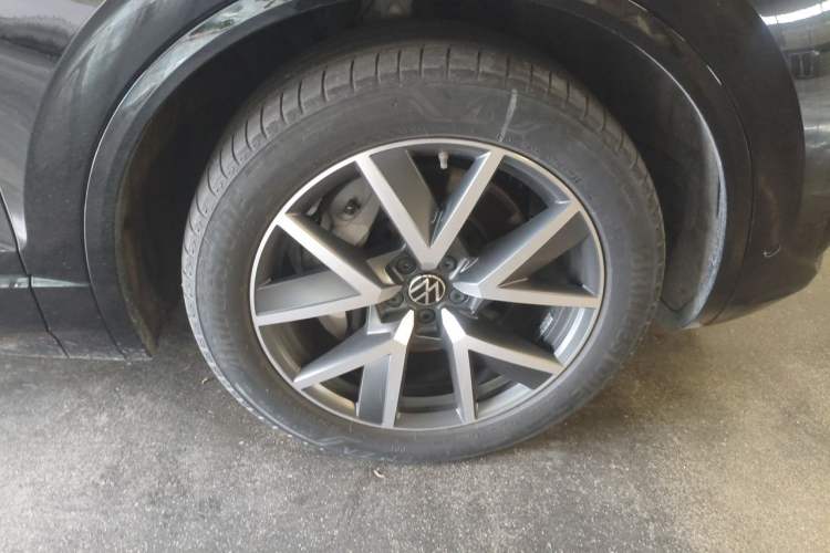 Used Volkswagen Touareg 2022 3.0 TSI Prestige Edition Classic Sport Package Right Front Wheel Hub
