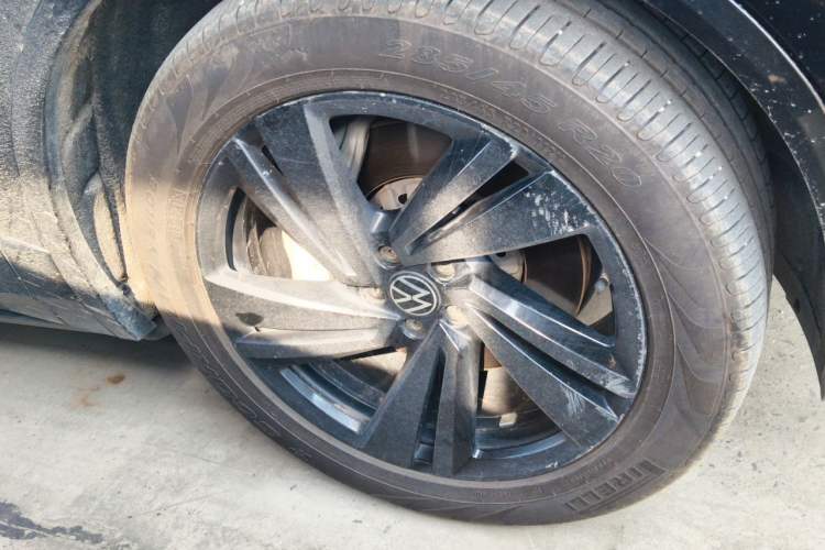 Used Volkswagen Touareg 2022 3.0 TSI Prestige Edition Classic Sport Package Right Front Wheel Hub