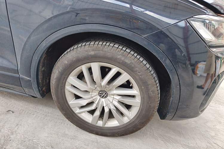Used Volkswagen Touareg 2022 2.0 TSI RuiShang Edition Right Front Wheel Hub