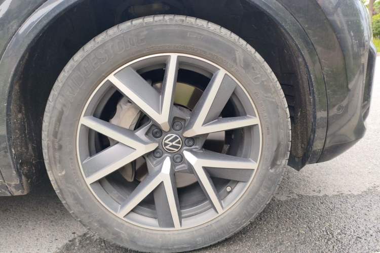 Used Volkswagen Touareg 2022 3.0 TSI Prestige Edition Classic Sport Package Right Front Wheel Hub