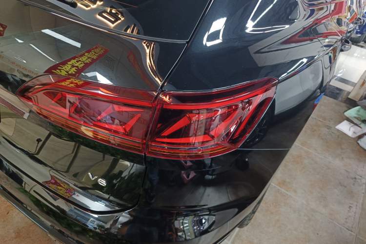 Used Volkswagen Touareg 2022 3.0 TSI Luxury Edition Black Diamond Sport Package Right Rear Taillight