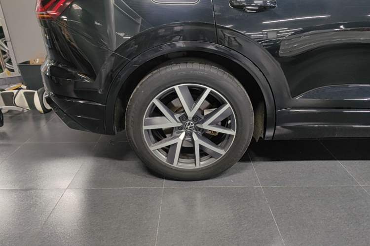Used Volkswagen Touareg 2022 3.0 TSI Prestige Edition Classic Sport Package Right Rear Wheel Hub