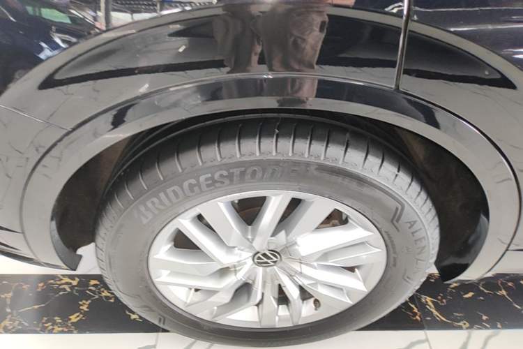 Used Volkswagen Touareg 2022 2.0 TSI RuiShang Edition Right Rear Wheel Hub