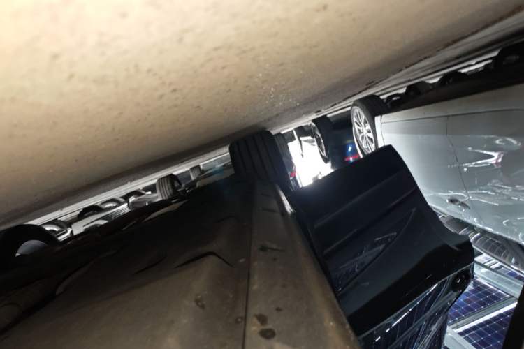 Used Volkswagen Touareg 2022 3.0 TSI Luxury Edition Black Diamond Sport Package Right Side Sill