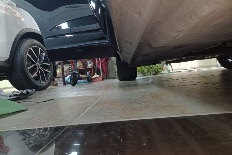 Used Volkswagen Touareg 2022 3.0 TSI Luxury Edition Black Diamond Sport Package Right Side Sill