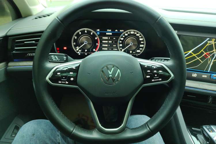 Used Volkswagen Touareg 2022 2.0 TSI RuiShang Edition Steering Wheel