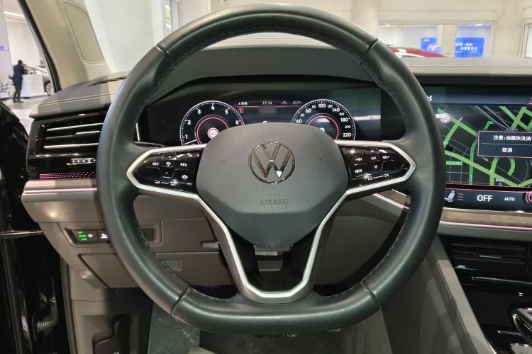 Used Volkswagen Touareg 2022 3.0 TSI Luxury Edition Black Diamond Sport Package Steering Wheel