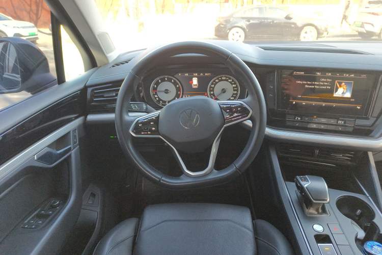 Used Volkswagen Touareg 2022 2.0 TSI Flagship Special Edition Steering Wheel