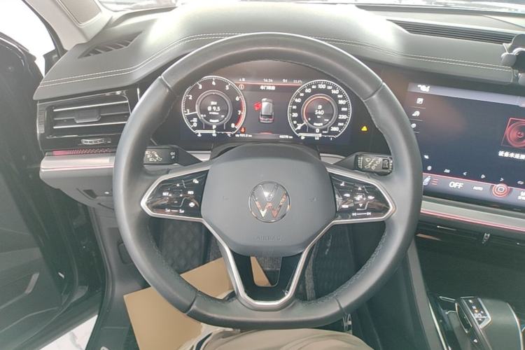 Used Volkswagen Touareg 2022 2.0 TSI RuiShang Edition Steering Wheel