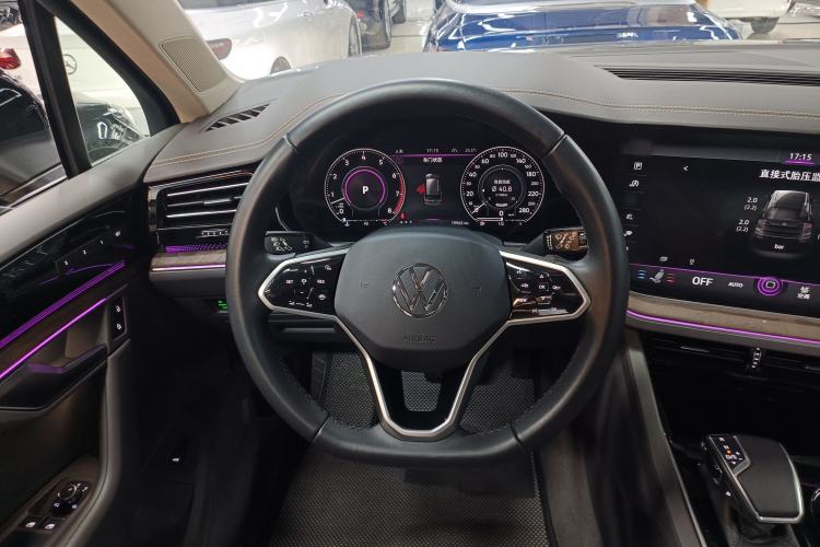 Used Volkswagen Touareg 2022 3.0 TSI Luxury Edition Black Diamond Sport Package Steering Wheel
