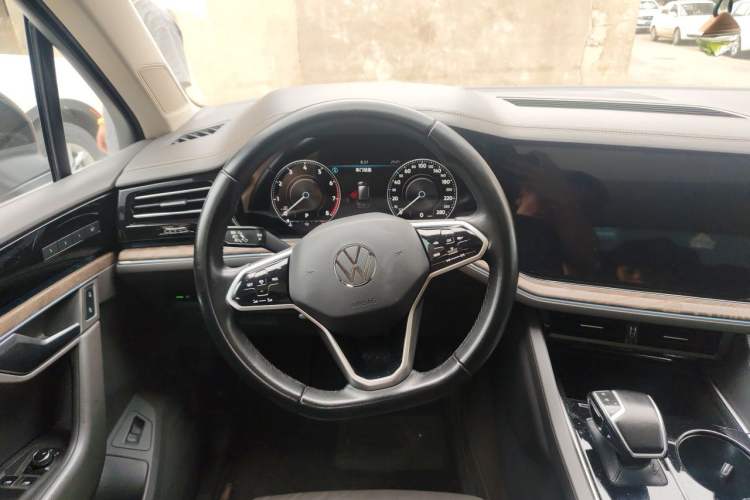 Used Volkswagen Touareg 2022 3.0 TSI Prestige Edition Classic Sport Package Steering Wheel