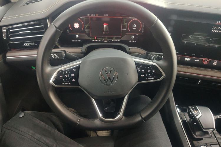 Used Volkswagen Touareg 2022 3.0 TSI Luxury Edition Black Diamond Sport Package Steering Wheel