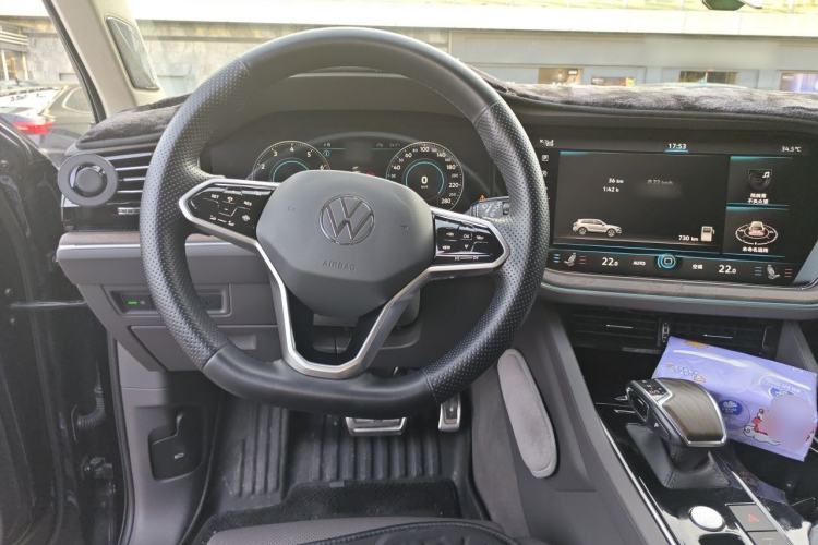 Used Volkswagen Touareg 2022 3.0 TSI Prestige Edition Classic Sport Package Steering Wheel