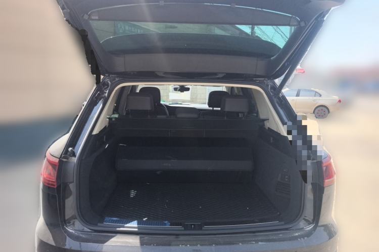 Used Volkswagen Touareg 2022 3.0 TSI Luxury Edition Black Diamond Sport Package Trunk
