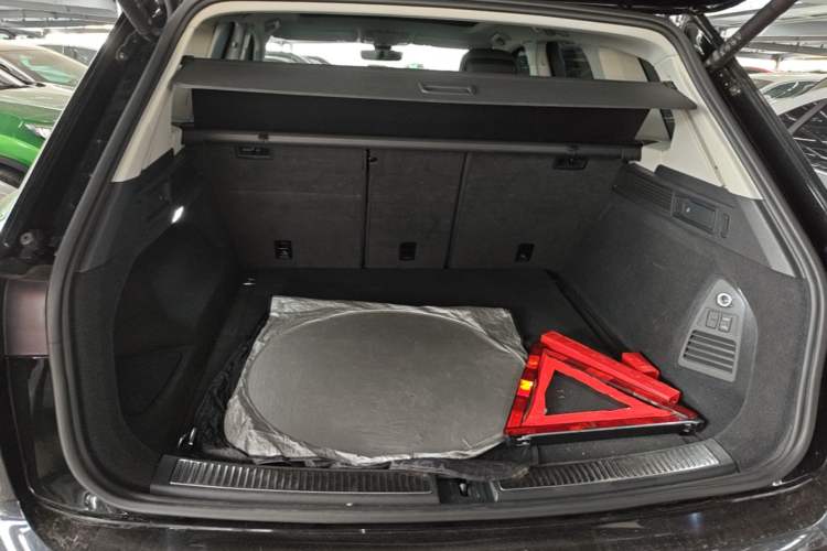 Used Volkswagen Touareg 2022 3.0 TSI Luxury Edition Black Diamond Sport Package Trunk