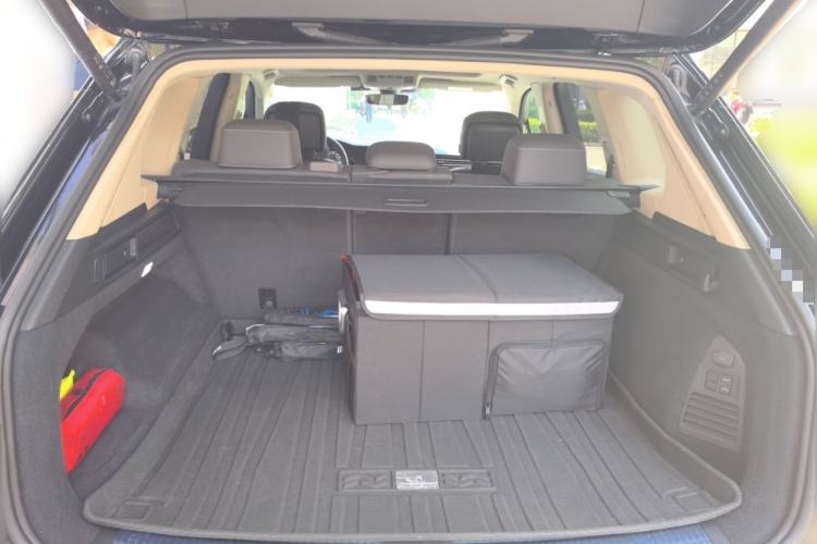 Used Volkswagen Touareg 2022 3.0 TSI Luxury Edition Black Diamond Sport Package Trunk