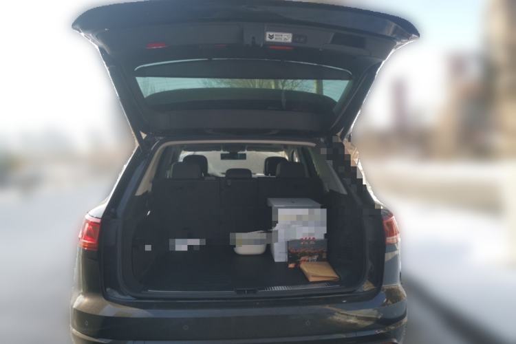 Used Volkswagen Touareg 2022 3.0 TSI Luxury Edition Black Diamond Sport Package Trunk