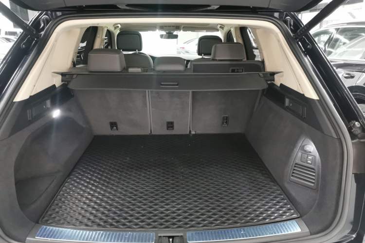 Used Volkswagen Touareg 2022 3.0 TSI Luxury Edition Black Diamond Sport Package Trunk
