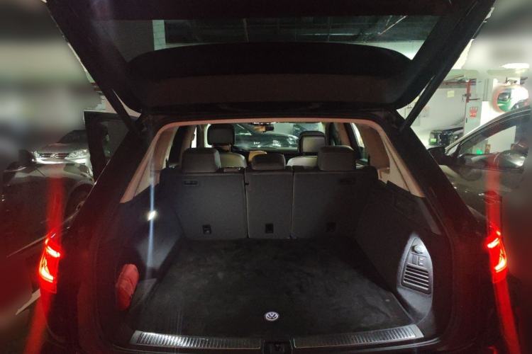 Used Volkswagen Touareg 2022 3.0 TSI Luxury Edition Black Diamond Sport Package Trunk
