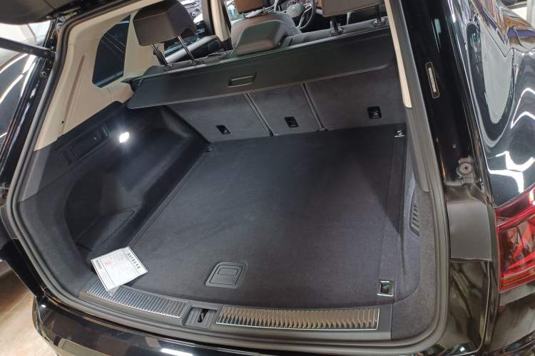Used Volkswagen Touareg 2022 3.0 TSI Luxury Edition Black Diamond Sport Package Trunk