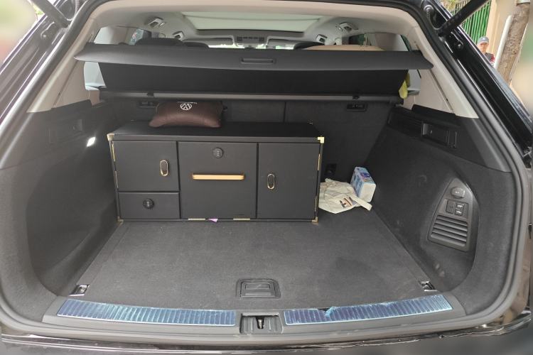 Used Volkswagen Touareg 2022 3.0 TSI Luxury Edition Black Diamond Sport Package Trunk