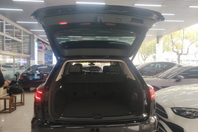 Used Volkswagen Touareg 2022 3.0 TSI Luxury Edition Black Diamond Sport Package Trunk