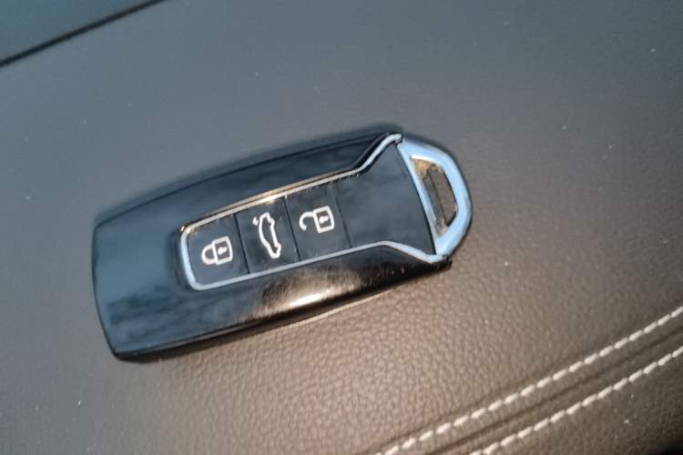 Used Volkswagen Touareg 2022 3.0 TSI Luxury Edition Black Diamond Sport Package Vehicle Key